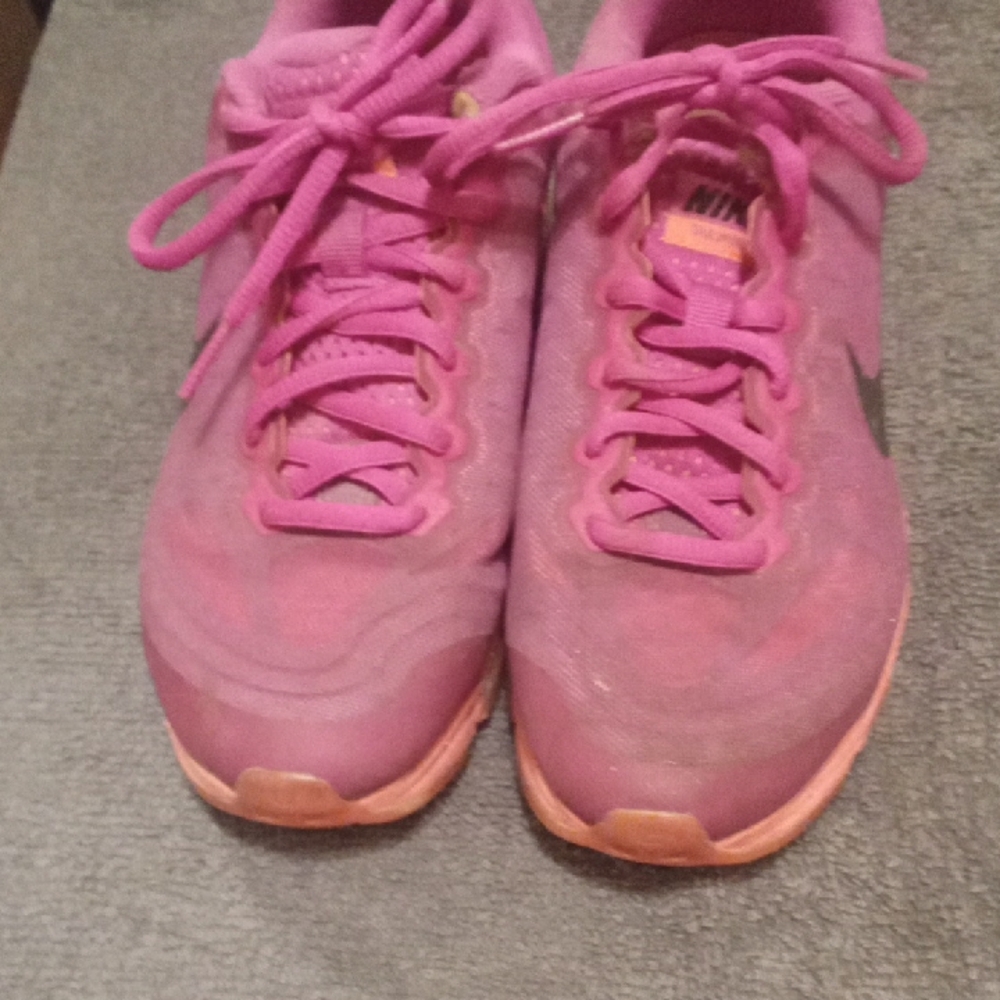 Nike Women's Pink Athletic Sneakers